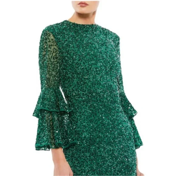 NWT Mac Duggal stunning emerald green sequined gown with ruffle sleeves